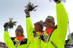 Kuva: Marja-Liisa Kirvesniemi, Pirkko Mtt ja Marjo Matikainen palkintojenjaossa. (1989) YLE kuvanauha.