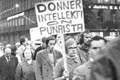 Kuva: Vietnam-mielenosoitus. (1960-luku) Kalle Kultala.