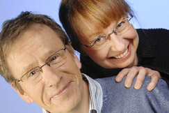 Kuva: Aamun kirjan toimittajat Seppo Puttonen ja Nadja Nowak (2008) Jyrki Valkama/YLE.