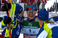 Kuva: Suomen viestinaiset juhlivat MM-kultaa. (2009) YLE kuvanauha.