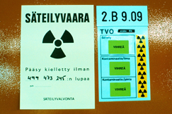 Kuva: Steilyvaaran varoitusmerkki Olkiluodon ydinvoimalassa 1979. Kuva: Arja Lento / YLE