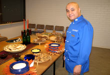 Maahanmuuttajat mediassa -seminaari 18.11.2005 Ahmed Ladarsi on Suomen Mmmiseura ry:n perustaja. Hnen special-herkkujaan, mmitryffeleit, oli tarjolla mys nyt.
