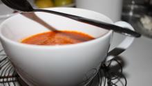 Linssikeitto punaisesta currysta ja tomaatista. Kuva: Ulla Vuorela
