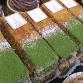 Vihreästä teestä tehtyjä leivoksia, kondiittori Sadaharu Aoki. Kuva: A-studio