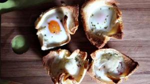 Croque Madame -muffini eli paahtoleipää ja kananmunaa Rachel Khoon reseptillä. K