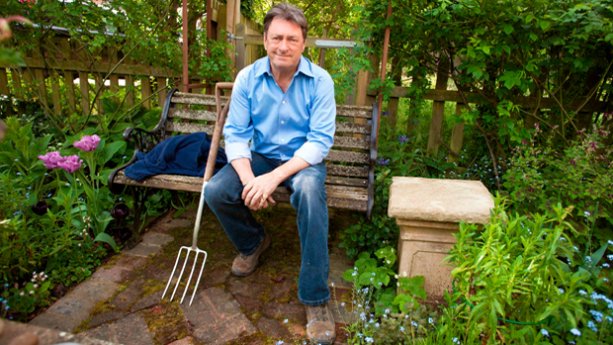 Alan Titchmarsh - kaikkien puutarhureiden puutarhuri. Kuva: Yleisradio.