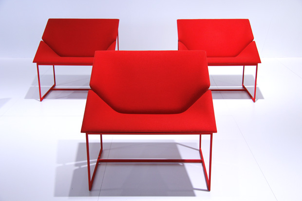 Lisää punaisia tuoleja. Kuva: Siiri Huttunen