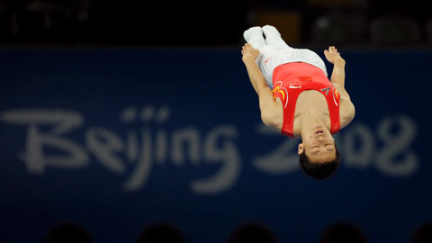 Olympiakultaan pomppinut Kiinan Lu Chunlong.