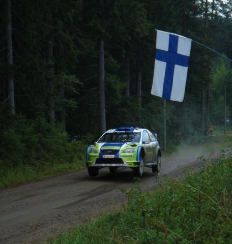 Hirvonen hyppää