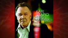 Kari Tapio: Vieras Paratiisissa - Kuva: Kari Tapio: Vieras Paratiisissa / AXR Records