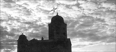 Viipurin linna. Huipulla Suomen lippu 1930-luvulla. Kokoelma Matti Poutvaara.