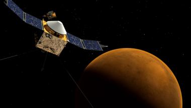 Kuvassa on Mars-planeetan yllä leijaileva Maven-avaruusalus.