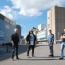 Four Punch Letdown-yhtyeen jäsenet promokuvassa. Jäsenet seisovat tehdasalueella aurinkoisena päivänä.