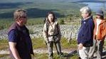 Kari Väänänen ohjaa japanilaisia turisteja