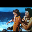 "Kuvassa minä ja äitini olemme Dubrovnikissa. Kuvan on ottanut isäni Kari Salminen."  Lähettänyt: Milena Komulainen
