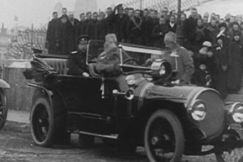 Kuva: Tsaari Nikolai II vieraili Helsingiss v. 1915. YLE kuvanauha.