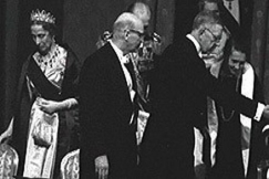 Kuva: Ruotsin prinsessapuoliso Louisa Mountbatten, presidentti Urho Kekkonen, kuningas Kustaa VI Adolf, rouva Sylvi Kekkonen. Ylen kuvanauha/Suomen filmiteollisuus.