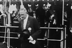 Kuva: Relander ottamassa vastaan Ruotsin kuningasparia 1925. YLE kuvanauha.