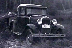 Kuva: Automobiili ylitt suota Lapissa (1937). Aho & Soldan / YLE.