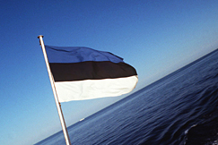 Bild: Estlands flagga p en bt, Jyrki Lyytikk 1997
