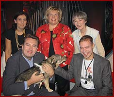 Anna Hanski, Hanna Markkula Kivisilta, Uma Aaltonen, Timo Koivusalo, Juttu Jokinen ja Pauli Aalto-Setl, kuva: Riitta Yrjnen Yle Viihde 2005