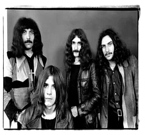 Teemalla tutustutaan Black Sabbathin Paranoid-albumiin sekä Ozzy Osbourneen (etualalla)