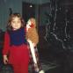 Päivi jouluna 1975 lempilahjansa, äidin tekemän nuken kanssa. Kuva: Päivi Laakso