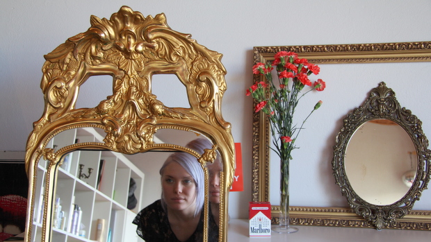 Kultainen peili oli pakko saada. Kuva: Reetta Arvila, YLE