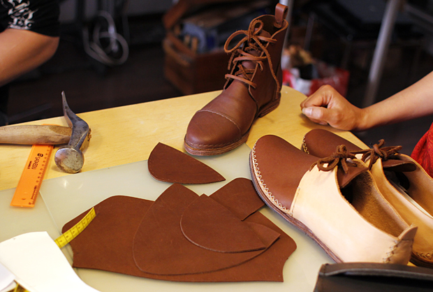 Shoebakeryssä leivotaan kenkiä käsityönä. Kuva: Siiri Huttunen, Yle Olotila