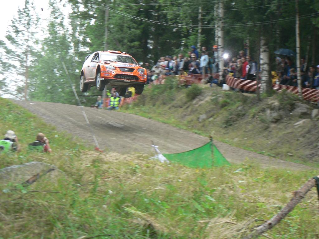 Henning hyppää Palsankylässä