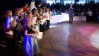 Hopeisen Harmonikan jokainen kilpailija sai muistoksi kunniakirjan, kukkasen sekä pehmolelut, unohtamatta huikeaa kokemusta! - Kuva: YLE