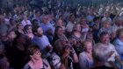 Valkea ruusu 2011 -konsertin yleisö nautti illasta - Kuva: YLE