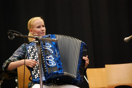 Viivi Maria Saarenkylä voitti Kultaisen harmonikan 2010