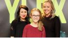 Kuvassa Uuden musiikin ratsian vieraina KIDSing-voittaja Jenni Jaakkola, Salatut Elämät -näyttelijätär Sara Säkkinen ja YleX Aamun Alma Hätönen.
